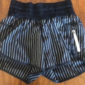 Lululemon tracker shorts